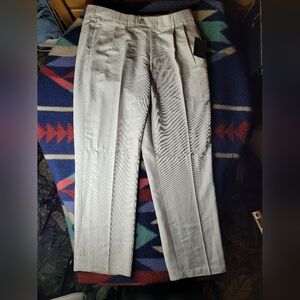 Nike Golf Dress Pants Mens 38x32 Pleated Front Rayon Blend Cream 183549-072 New